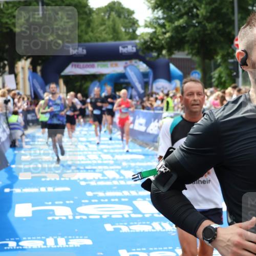 29.06.2025 - hella hamburg halbmarathon Zöllner http://msf.ph/oto/8179745 29.06.2025 10:39:34 Ziel 1343, 2546, 2972, 7152, 7154, 8346, 9116, 9265, 12372, 15336, 15828, 15965, 17215, 18285, 18803 meine-sportfotos.de
