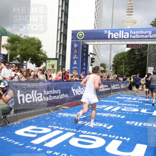 29.06.2025 - hella hamburg halbmarathon Michael Strokosch http://msf.ph/oto/8179760 29.06.2025 10:40:02 Ziel 1603, 2563, 3626, 4766, 5050, 5375, 6080, 7981, 8467, 8574, 15421 meine-sportfotos.de
