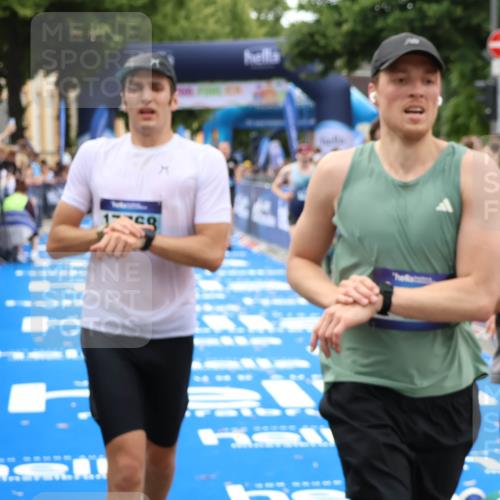 29.06.2025 - hella hamburg halbmarathon Zöllner http://msf.ph/oto/8179761 29.06.2025 10:30:11 Ziel 1758, 2689, 3189, 8190, 8323, 9634, 10270, 12308, 15507, 17768 meine-sportfotos.de