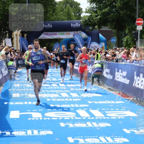 29.06.2025 - hella hamburg halbmarathon Zöllner http://msf.ph/oto/8179787 29.06.2025 10:39:36 Ziel 1343, 7152, 7154, 9116, 9265, 11806, 14077, 15336, 15828, 15965, 17215, 17360, 18154, 18285, 18803 meine-sportfotos.de