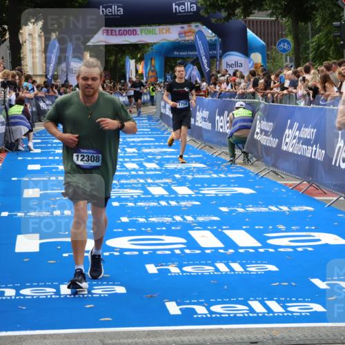 29.06.2025 - hella hamburg halbmarathon Zöllner http://msf.ph/oto/8179789 29.06.2025 10:30:13 Ziel 1758, 8323, 12308, 15507 meine-sportfotos.de