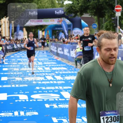 29.06.2025 - hella hamburg halbmarathon Zöllner http://msf.ph/oto/8179827 29.06.2025 10:30:15 Ziel 1758, 8323 meine-sportfotos.de