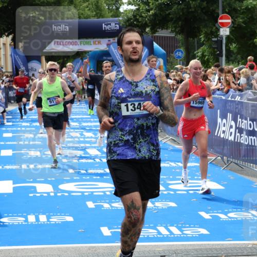 29.06.2025 - hella hamburg halbmarathon Zöllner http://msf.ph/oto/8179836 29.06.2025 10:39:38 Ziel 4888, 7152, 7154, 9116, 9265, 11284, 11806, 14077, 15094, 15336, 15828, 15965, 17215, 17360, 17425, 18154, 18285, 18803 meine-sportfotos.de