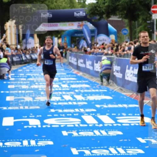 29.06.2025 - hella hamburg halbmarathon Zöllner http://msf.ph/oto/8179843 29.06.2025 10:30:16 Ziel 1758, 8323, 12691 meine-sportfotos.de