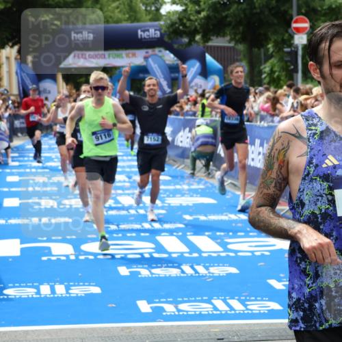 29.06.2025 - hella hamburg halbmarathon Zöllner http://msf.ph/oto/8179859 29.06.2025 10:39:38 Ziel 4888, 7152, 7154, 9116, 9265, 11284, 11806, 14077, 15094, 15336, 15828, 15965, 17215, 17360, 17425, 18154, 18285, 18803 meine-sportfotos.de
