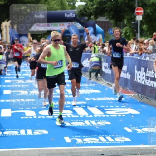 29.06.2025 - hella hamburg halbmarathon Zöllner http://msf.ph/oto/8179870 29.06.2025 10:39:39 Ziel 1358, 4888, 7152, 7154, 9116, 9265, 11284, 11806, 14077, 15094, 15336, 15828, 15965, 17215, 17360, 17425, 18154, 18285, 18803 meine-sportfotos.de