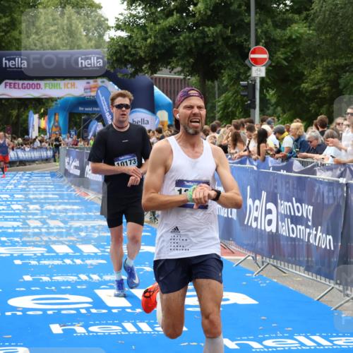 29.06.2025 - hella hamburg halbmarathon Zöllner http://msf.ph/oto/8179884 29.06.2025 10:30:24 Ziel 10173, 12691 meine-sportfotos.de
