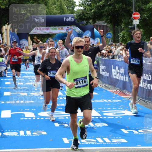 29.06.2025 - hella hamburg halbmarathon Zöllner http://msf.ph/oto/8179889 29.06.2025 10:39:39 Ziel 1358, 4888, 7152, 7154, 9116, 9265, 11284, 11806, 14077, 15094, 15336, 15828, 15965, 17215, 17360, 17425, 18154, 18285, 18803 meine-sportfotos.de