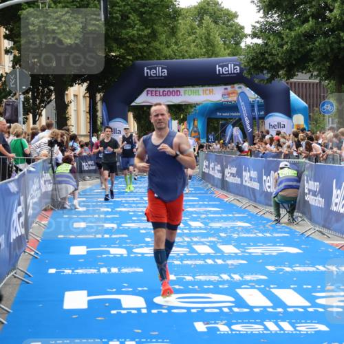 29.06.2025 - hella hamburg halbmarathon Zöllner http://msf.ph/oto/8179917 29.06.2025 10:30:34 Ziel 2460, 3845, 7231, 8318, 11413, 12049, 15253, 16713 meine-sportfotos.de