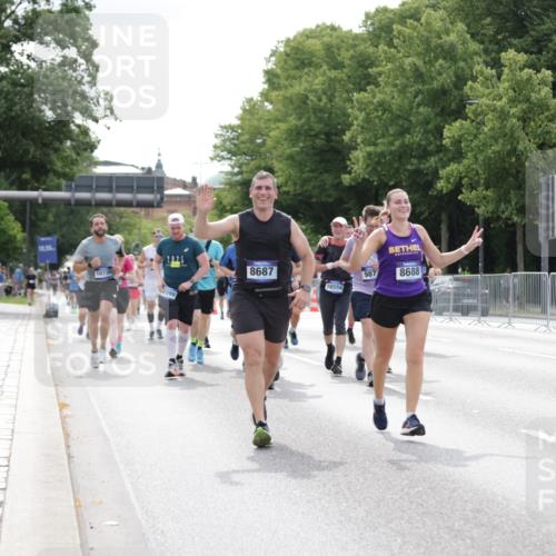 29.06.2025 - hella hamburg halbmarathon Jannik Wohlers http://msf.ph/oto/8179933 29.06.2025 10:22:47 Lombardsbrücke 1362, 2925, 3029, 4190, 4266, 4728, 4793, 6502, 6578, 6784, 6785, 6849, 7891, 8687, 8688, 8716, 8918, 8920, 9133, 9301, 9877, 9913, 10739, 11798, 12025, 12073, 12265, 13560, 14041, 14338, 14821, 16416, 16558, 16565, 16566, 17013, 17099, 17207, 17299, 17657, 17719 meine-sportfotos.de