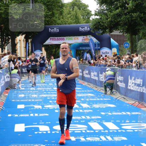 29.06.2025 - hella hamburg halbmarathon Zöllner http://msf.ph/oto/8179937 29.06.2025 10:30:35 Ziel 2460, 3845, 7231, 8318, 11413, 12049, 15253, 16713 meine-sportfotos.de