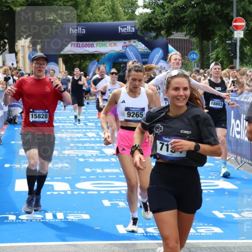 29.06.2025 - hella hamburg halbmarathon Zöllner http://msf.ph/oto/8179945 29.06.2025 10:39:41 Ziel 1358, 4398, 4888, 7152, 7154, 9265, 11284, 11806, 14077, 15094, 15336, 15828, 16761, 17215, 17360, 17425, 18154, 18285, 18803 meine-sportfotos.de
