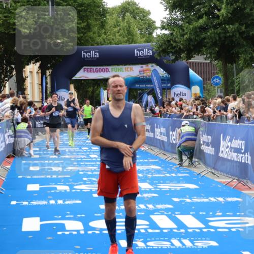 29.06.2025 - hella hamburg halbmarathon Zöllner http://msf.ph/oto/8179954 29.06.2025 10:30:35 Ziel 2460, 3845, 7231, 8318, 11413, 12049, 15253, 16713 meine-sportfotos.de