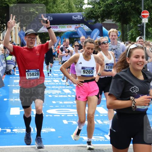 29.06.2025 - hella hamburg halbmarathon Zöllner http://msf.ph/oto/8179960 29.06.2025 10:39:41 Ziel 1358, 4398, 4888, 7152, 7154, 9265, 11284, 11806, 14077, 15094, 15336, 15828, 16761, 17215, 17360, 17425, 18154, 18285, 18803 meine-sportfotos.de