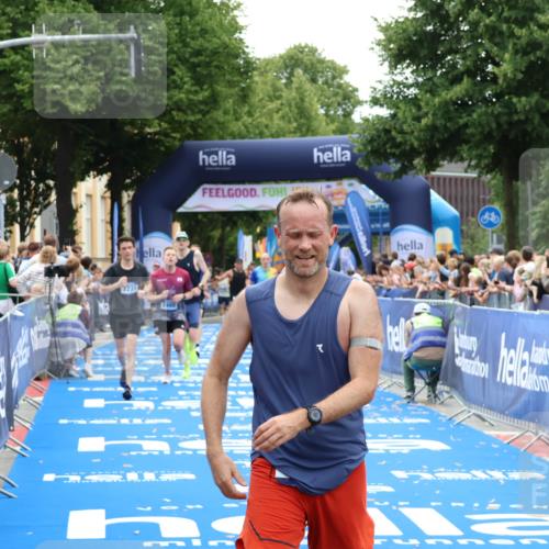 29.06.2025 - hella hamburg halbmarathon Zöllner http://msf.ph/oto/8179962 29.06.2025 10:30:37 Ziel 2460, 2851, 3845, 7231, 8318, 11413, 12049, 15253, 16713, 17322 meine-sportfotos.de