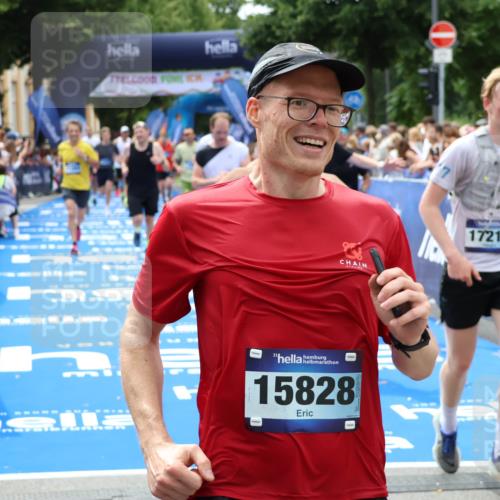 29.06.2025 - hella hamburg halbmarathon Zöllner http://msf.ph/oto/8179993 29.06.2025 10:39:42 Ziel 1358, 4398, 4888, 11284, 11806, 14077, 15094, 15435, 15828, 16580, 16761, 17215, 17360, 17425, 18154, 18285, 18803 meine-sportfotos.de