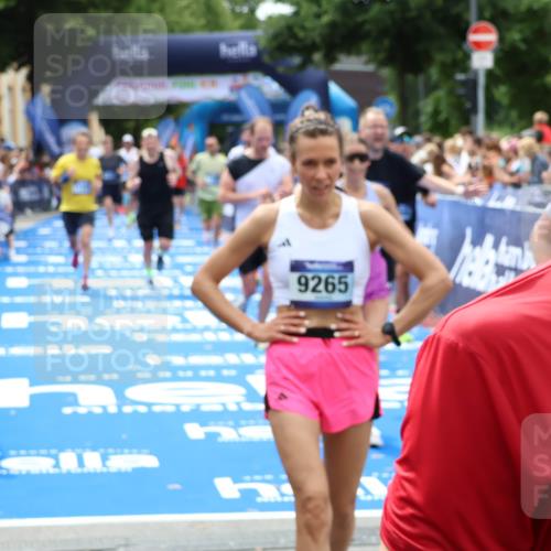 29.06.2025 - hella hamburg halbmarathon Zöllner http://msf.ph/oto/8180010 29.06.2025 10:39:43 Ziel 1358, 4398, 4888, 11284, 11806, 13190, 14077, 15094, 15435, 16580, 16761, 17005, 17215, 17360, 17425, 17792, 18154, 18803 meine-sportfotos.de