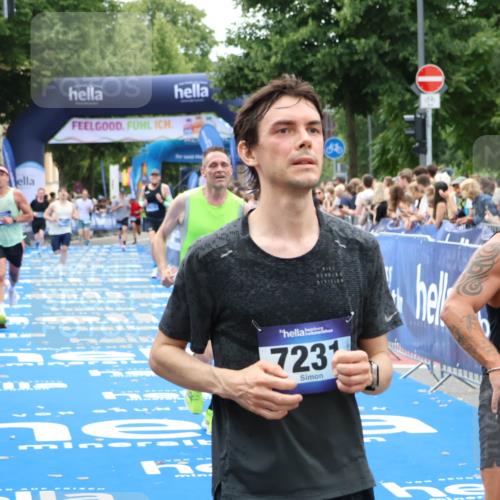 29.06.2025 - hella hamburg halbmarathon Zöllner http://msf.ph/oto/8180040 29.06.2025 10:30:43 Ziel 2851, 3845, 7481, 8318, 11413, 17322, 18235 meine-sportfotos.de