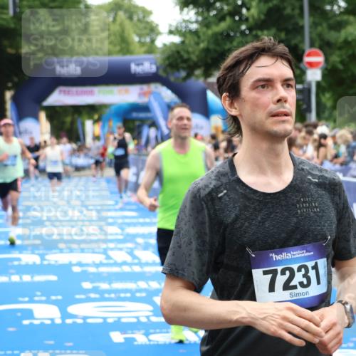 29.06.2025 - hella hamburg halbmarathon Zöllner http://msf.ph/oto/8180051 29.06.2025 10:30:43 Ziel 2851, 3845, 7481, 8318, 11413, 17322, 18235 meine-sportfotos.de