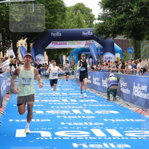 29.06.2025 - hella hamburg halbmarathon Zöllner http://msf.ph/oto/8180060 29.06.2025 10:30:45 Ziel 2851, 7055, 7481, 17322, 18235 meine-sportfotos.de