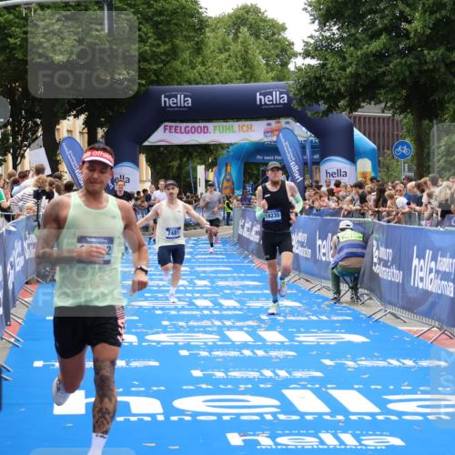 29.06.2025 - hella hamburg halbmarathon Zöllner http://msf.ph/oto/8180080 29.06.2025 10:30:45 Ziel 2851, 7055, 7481, 17322, 18235 meine-sportfotos.de