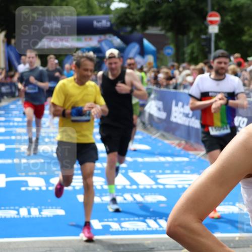 29.06.2025 - hella hamburg halbmarathon Zöllner http://msf.ph/oto/8180106 29.06.2025 10:39:45 Ziel 1358, 4398, 4888, 11284, 11806, 13190, 14077, 14204, 15094, 15435, 15744, 16580, 16761, 17005, 17425, 17792, 18013 meine-sportfotos.de