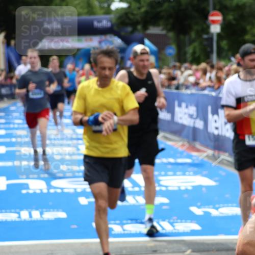 29.06.2025 - hella hamburg halbmarathon Zöllner http://msf.ph/oto/8180114 29.06.2025 10:39:46 Ziel 1358, 4398, 4888, 11284, 13190, 14204, 15094, 15435, 15744, 16580, 16761, 17005, 17425, 17792, 18013 meine-sportfotos.de
