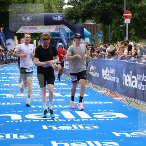 29.06.2025 - hella hamburg halbmarathon Zöllner http://msf.ph/oto/8180125 29.06.2025 10:30:52 Ziel 3379, 7055, 7880, 9381, 9508, 18871 meine-sportfotos.de