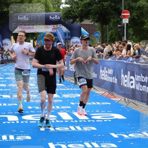 29.06.2025 - hella hamburg halbmarathon Zöllner http://msf.ph/oto/8180137 29.06.2025 10:30:53 Ziel 3379, 7055, 7880, 9381, 9508, 18871 meine-sportfotos.de