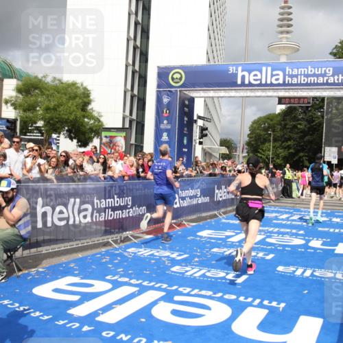 29.06.2025 - hella hamburg halbmarathon Michael Strokosch http://msf.ph/oto/8180148 29.06.2025 10:40:28 Ziel 6649, 8370, 14924, 15247, 17245, 17916 meine-sportfotos.de