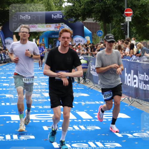 29.06.2025 - hella hamburg halbmarathon Zöllner http://msf.ph/oto/8180158 29.06.2025 10:30:53 Ziel 3379, 7055, 7880, 9381, 9508, 18871 meine-sportfotos.de
