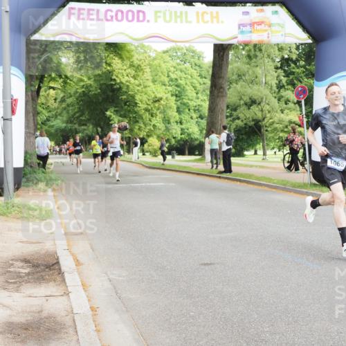 29.06.2025 - hella hamburg halbmarathon MichiJ http://msf.ph/oto/8180176 29.06.2025 10:17:09 Zwischen KM18-KM19 1065, 9079, 9097, 12341, 15136 meine-sportfotos.de