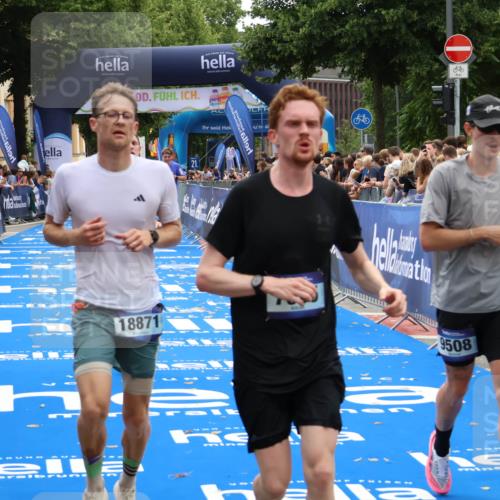 29.06.2025 - hella hamburg halbmarathon Zöllner http://msf.ph/oto/8180187 29.06.2025 10:30:54 Ziel 3379, 7055, 7880, 9381, 9508, 18871 meine-sportfotos.de