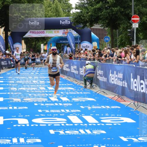 29.06.2025 - hella hamburg halbmarathon Zöllner http://msf.ph/oto/8180267 29.06.2025 10:31:04 Ziel 5826, 16508 meine-sportfotos.de