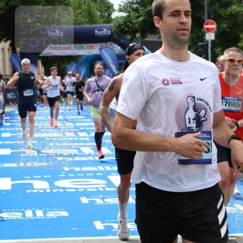29.06.2025 - hella hamburg halbmarathon Zöllner http://msf.ph/oto/8180274 29.06.2025 10:39:52 Ziel 1975, 2525, 2563, 2573, 4766, 6149, 11714, 13190, 14204, 15744, 15813, 17005, 17792, 18013 meine-sportfotos.de