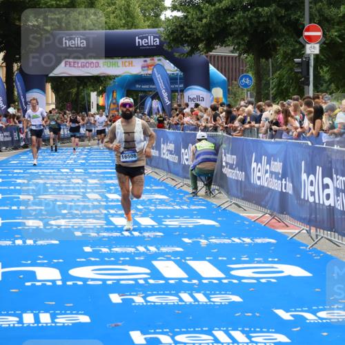 29.06.2025 - hella hamburg halbmarathon Zöllner http://msf.ph/oto/8180275 29.06.2025 10:31:05 Ziel 5826, 16508 meine-sportfotos.de
