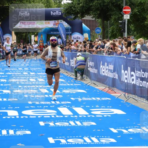 29.06.2025 - hella hamburg halbmarathon Zöllner http://msf.ph/oto/8180282 29.06.2025 10:31:05 Ziel 5826, 16508 meine-sportfotos.de