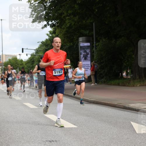 29.06.2025 - hella hamburg halbmarathon Yannick Fuchs http://msf.ph/oto/8180331 29.06.2025 10:28:38 20KM 1053, 1396, 1743, 2243, 2879, 4246, 5193, 6305, 8312, 9345, 10865, 11227, 12595, 13066, 13493, 13494, 13618, 13771, 14289, 14310, 14549, 14784, 15268, 15326, 15887, 16148, 16243, 16724, 16755, 17191, 17489, 18099, 18906 meine-sportfotos.de
