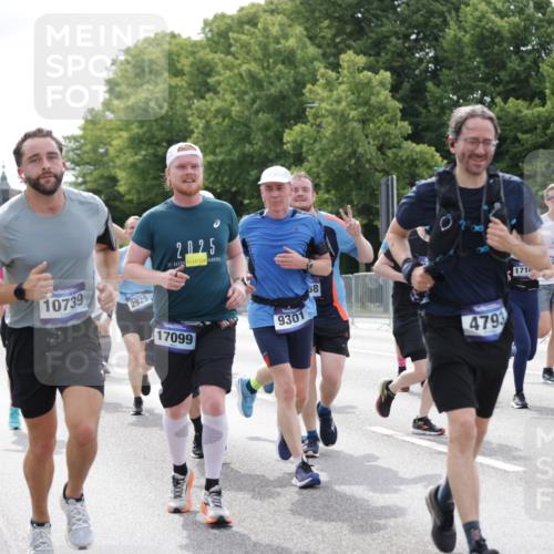 29.06.2025 - hella hamburg halbmarathon Jannik Wohlers http://msf.ph/oto/8180351 29.06.2025 10:22:50 Lombardsbrücke 1362, 2925, 4190, 4266, 4728, 4793, 6502, 6578, 6849, 7820, 7891, 8687, 8688, 8716, 8918, 8920, 9301, 9877, 10739, 11798, 12025, 12073, 12265, 13560, 14041, 14338, 14821, 16416, 16558, 17013, 17099, 17207, 17299, 17719 meine-sportfotos.de