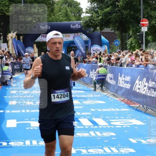 29.06.2025 - hella hamburg halbmarathon Zöllner http://msf.ph/oto/8180368 29.06.2025 10:39:54 Ziel 1603, 1975, 2525, 2563, 2573, 4766, 6149, 7981, 11714, 14204, 15744, 15813 meine-sportfotos.de