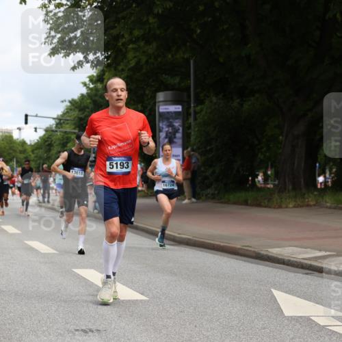 29.06.2025 - hella hamburg halbmarathon Yannick Fuchs http://msf.ph/oto/8180369 29.06.2025 10:28:38 20KM 1053, 1396, 1743, 2243, 2879, 4246, 5193, 6305, 8312, 9345, 10865, 11227, 12595, 13066, 13493, 13494, 13618, 13771, 14289, 14310, 14549, 14784, 15268, 15326, 15887, 16148, 16243, 16724, 16755, 17191, 17489, 18099, 18906 meine-sportfotos.de
