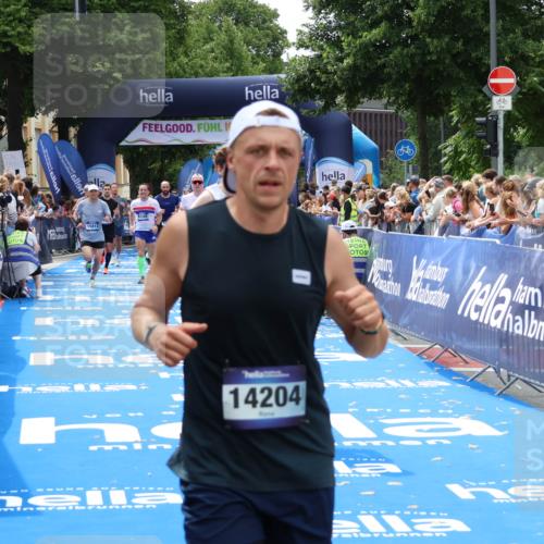 29.06.2025 - hella hamburg halbmarathon Zöllner http://msf.ph/oto/8180375 29.06.2025 10:39:55 Ziel 1603, 1975, 2525, 2563, 2573, 4766, 6149, 7981, 8574, 11714, 15813 meine-sportfotos.de