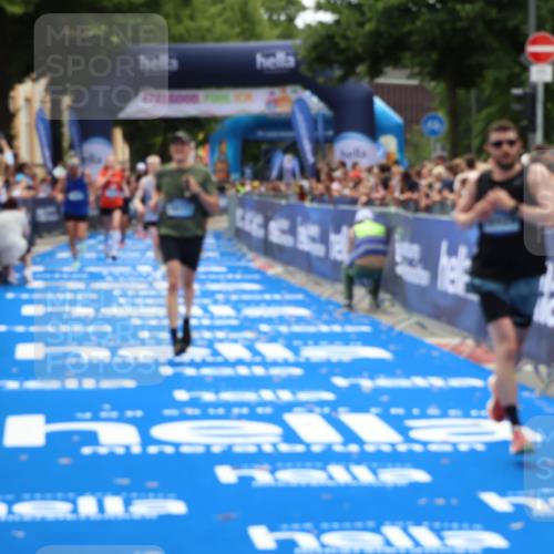 29.06.2025 - hella hamburg halbmarathon Zöllner http://msf.ph/oto/8180425 29.06.2025 10:31:13 Ziel 3201, 10017, 10298, 10929, 12232, 13754, 18177 meine-sportfotos.de