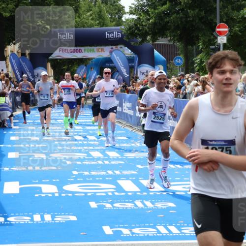 29.06.2025 - hella hamburg halbmarathon Zöllner http://msf.ph/oto/8180433 29.06.2025 10:39:56 Ziel 1603, 1975, 2525, 2563, 2573, 3626, 4766, 6149, 7981, 8574, 11714, 15421, 15813 meine-sportfotos.de