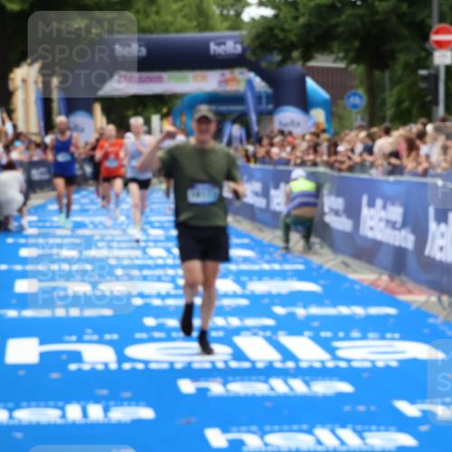 29.06.2025 - hella hamburg halbmarathon Zöllner http://msf.ph/oto/8180446 29.06.2025 10:31:15 Ziel 3201, 10017, 10298, 10929, 11857, 12232, 13754, 14450, 18177, 19042 meine-sportfotos.de