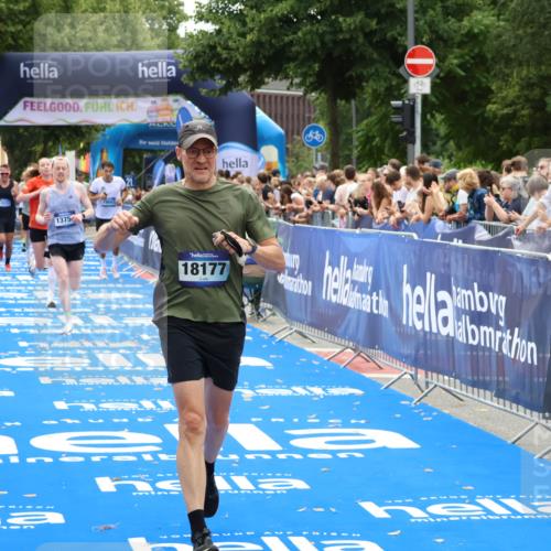 29.06.2025 - hella hamburg halbmarathon Zöllner http://msf.ph/oto/8180467 29.06.2025 10:31:15 Ziel 3201, 10017, 10298, 10929, 11857, 12232, 13754, 14450, 18177, 19042 meine-sportfotos.de