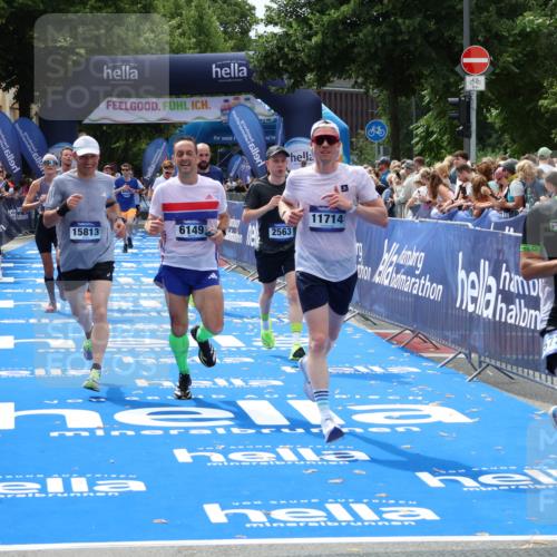 29.06.2025 - hella hamburg halbmarathon Zöllner http://msf.ph/oto/8180514 29.06.2025 10:39:58 Ziel 1603, 2525, 2563, 2573, 3626, 4766, 5375, 6149, 7981, 8467, 8574, 11714, 15421, 15813 meine-sportfotos.de