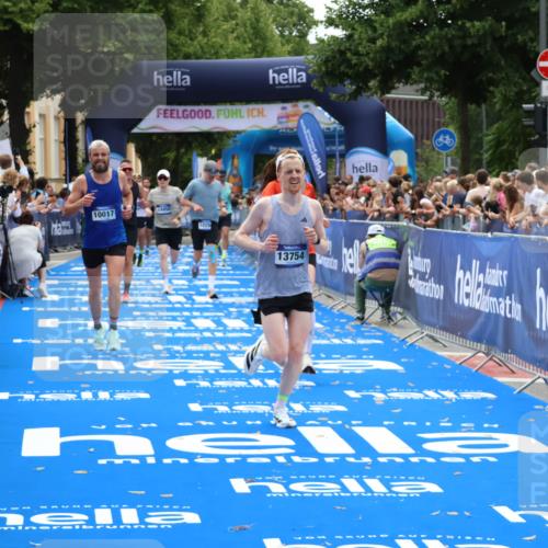 29.06.2025 - hella hamburg halbmarathon Zöllner http://msf.ph/oto/8180518 29.06.2025 10:31:17 Ziel 3201, 4812, 10017, 10298, 11857, 12232, 13754, 14450, 14548, 19042 meine-sportfotos.de