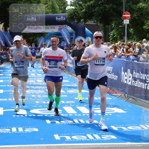 29.06.2025 - hella hamburg halbmarathon Zöllner http://msf.ph/oto/8180521 29.06.2025 10:39:59 Ziel 1603, 2563, 2573, 3626, 4766, 5375, 6149, 7981, 8467, 8574, 11714, 15421, 15813 meine-sportfotos.de