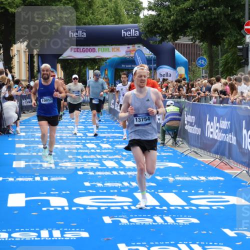 29.06.2025 - hella hamburg halbmarathon Zöllner http://msf.ph/oto/8180522 29.06.2025 10:31:18 Ziel 3201, 3955, 4812, 10017, 10298, 11857, 12232, 13754, 14450, 14548, 19042 meine-sportfotos.de